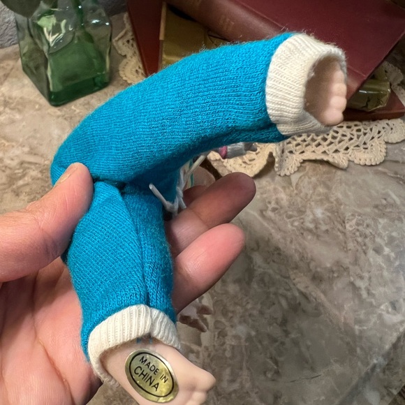 Danbury Mint Hutchins 'Christopher' Porcelain Hand Painted Blue Glass Eyes 1992 - Picture 5 of 9